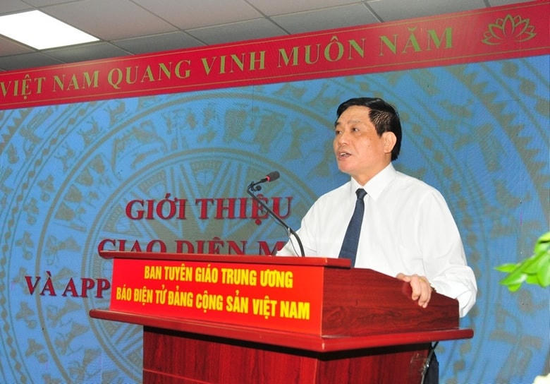 TS Trần Doãn Tiến, Tổng Biên tập Báo điện tử Đảng Cộng sản Việt Nam phát biểu khai mạc và giới thiệu về giao diện mới.    