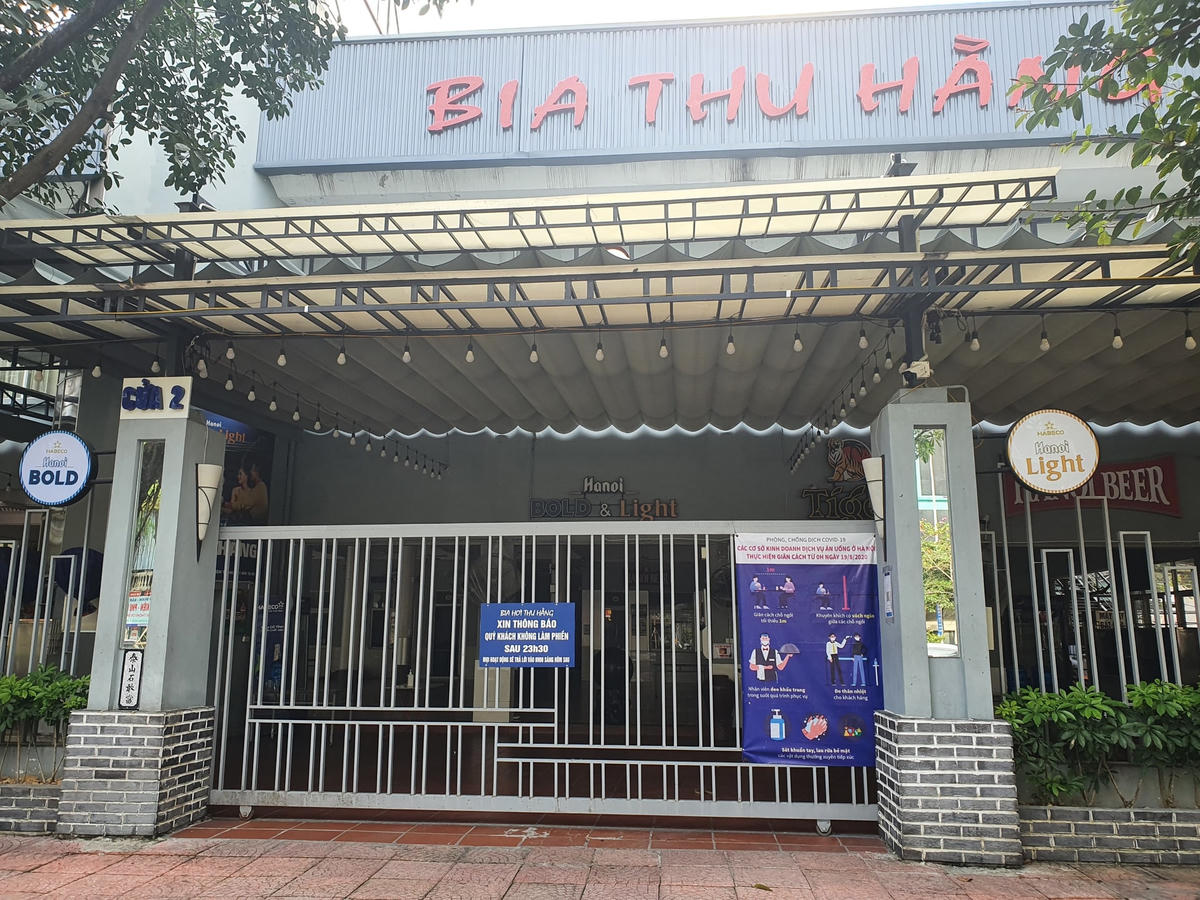 Một quán bia hơi nổi tiếng nằm trên đường Nguyễn Phong Sắc đã đóng cửa.
