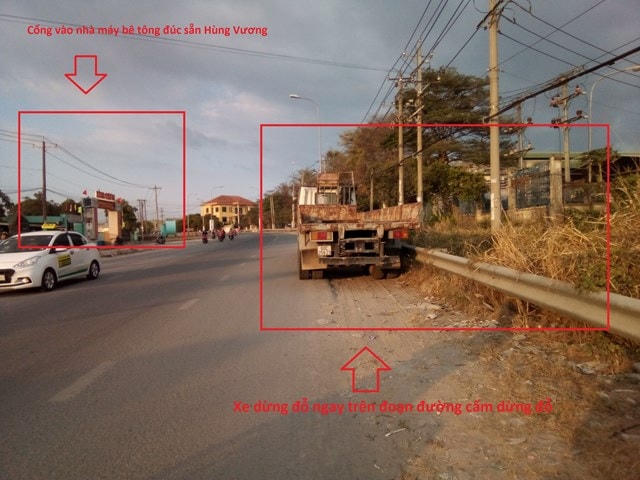 Xe dừng đỗ trên đường ngay cạnh và trước khu vực cổng nhà máy bê tông đúc sẵn Hùng Vương.