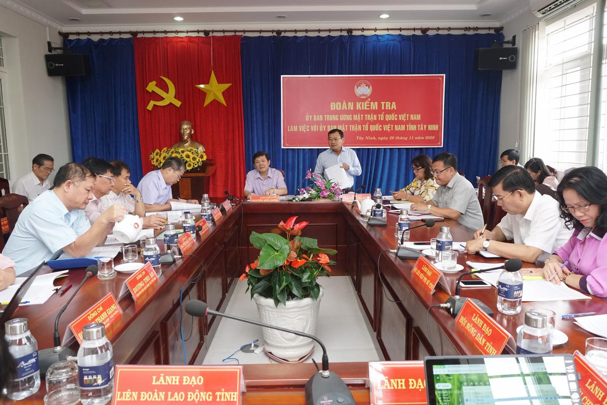 Quang cảnh buổi làm việc.