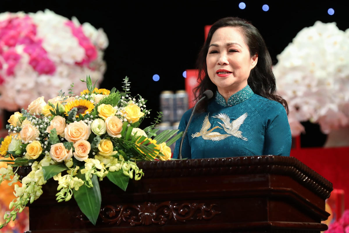 NSND Trịnh  Thúy Mùi báo cáo tóm tắt hoạt động 8 tháng đầu năm 2020. 
