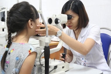 Đeo kính sai số, coi chừng mù lòa