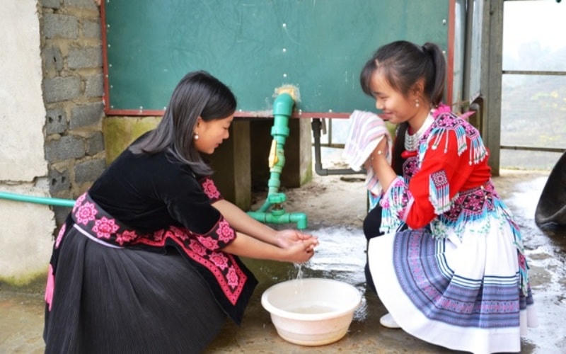 Niềm vui của học sinhTrường THCS và THPT Bát Xát (Lào Cai) được sử dụng nước nóng miễn phí 24/24 giờ trong những ngày đông giá rét.