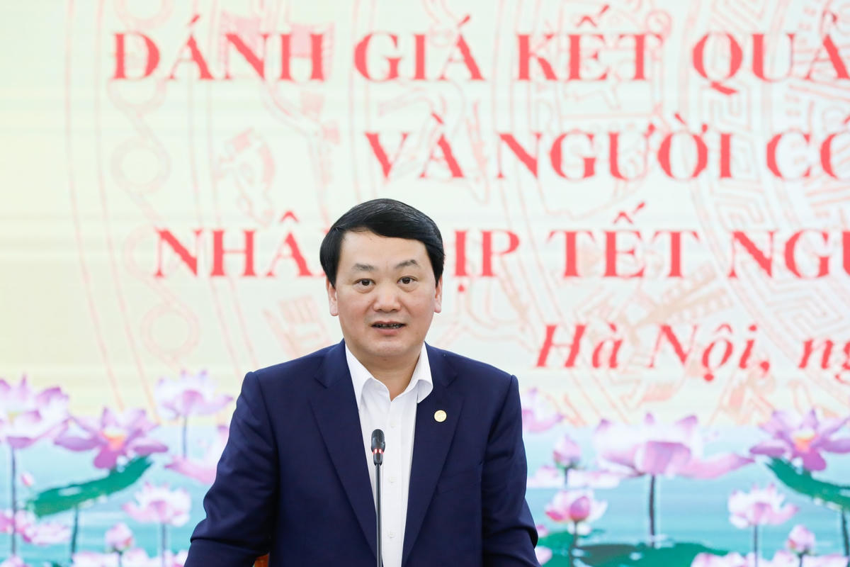 Phó Chủ tịch - Tổng Thư ký Hầu A Lềnh phát biểu tại Hội nghị. Ảnh Quang Vinh.