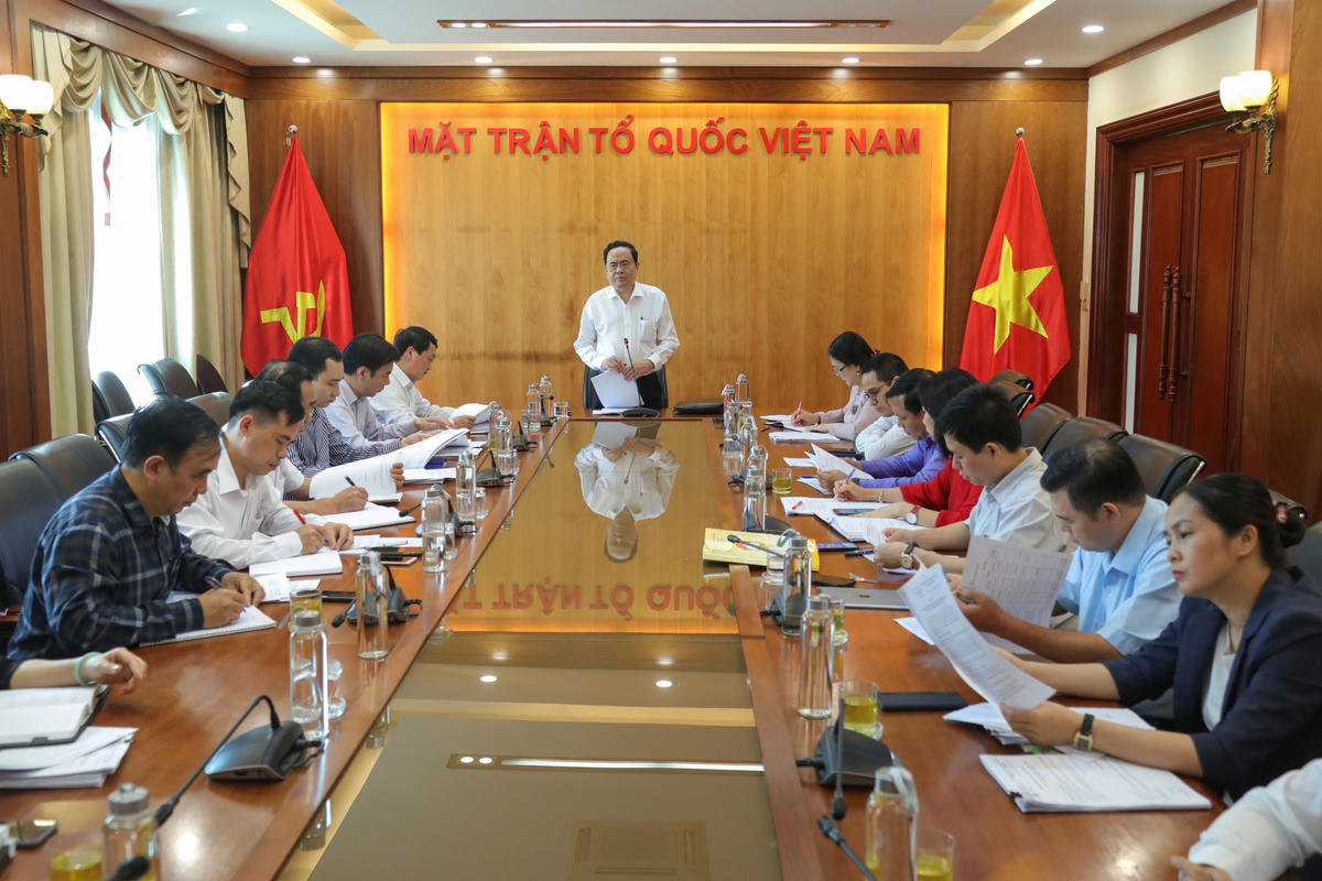 Quang cảnh cuộc họp.