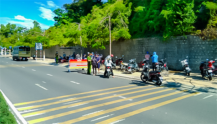 Chốt kiểm soát, kiểm tra 24/24 trên các tuyến đường của TP. Nha Trang.