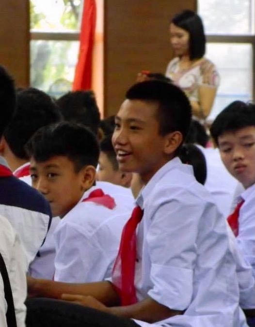 Cầu thủ Đoàn Văn Hậu với bức ảnh khai giảng năm học mới từ hồi còn là học sinh cấp 2.