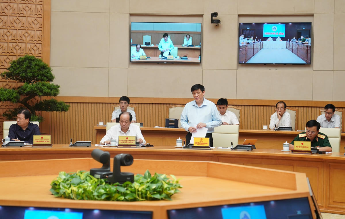 Quyền Bộ trưởng Y tế Nguyễn Thanh Long phát biểu tại cuộc họp. Ảnh: VGP.