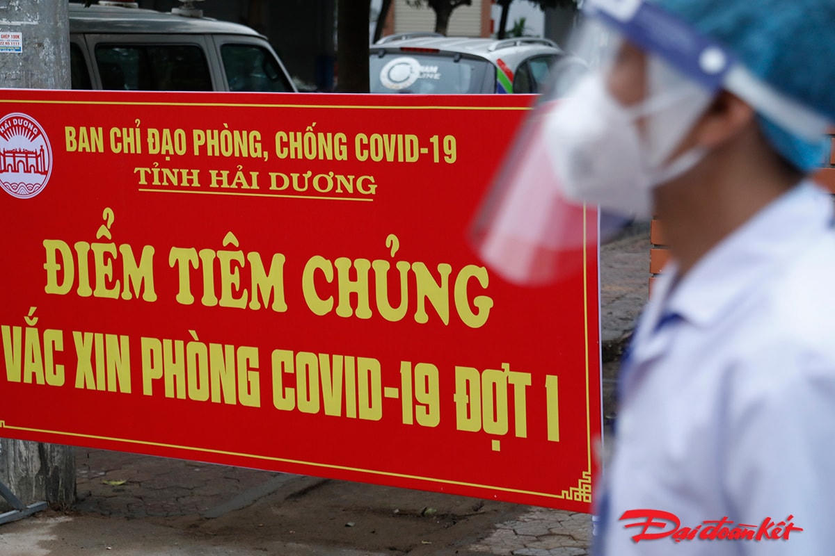 Trong sáng nay tại Sở y tế tỉnh Hải Dương có 50 người được tiêm phòng dịch Covid-19.