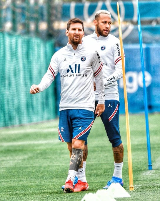 Messi và Nemar tập luyện tại Paris. Ảnh: Sputnik.