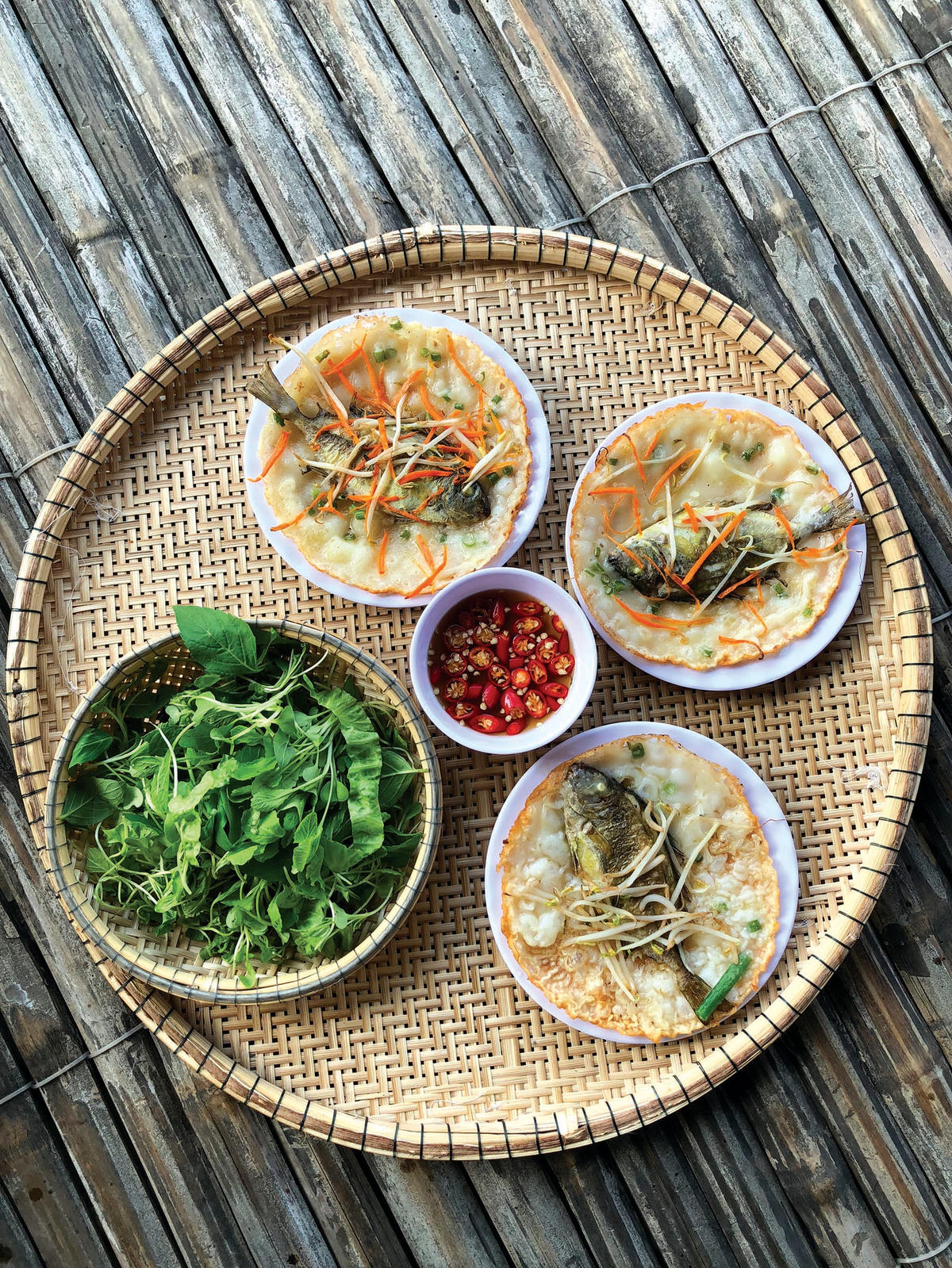 Bánh khoái cá kình là đặc sản của phá Tam Giang.