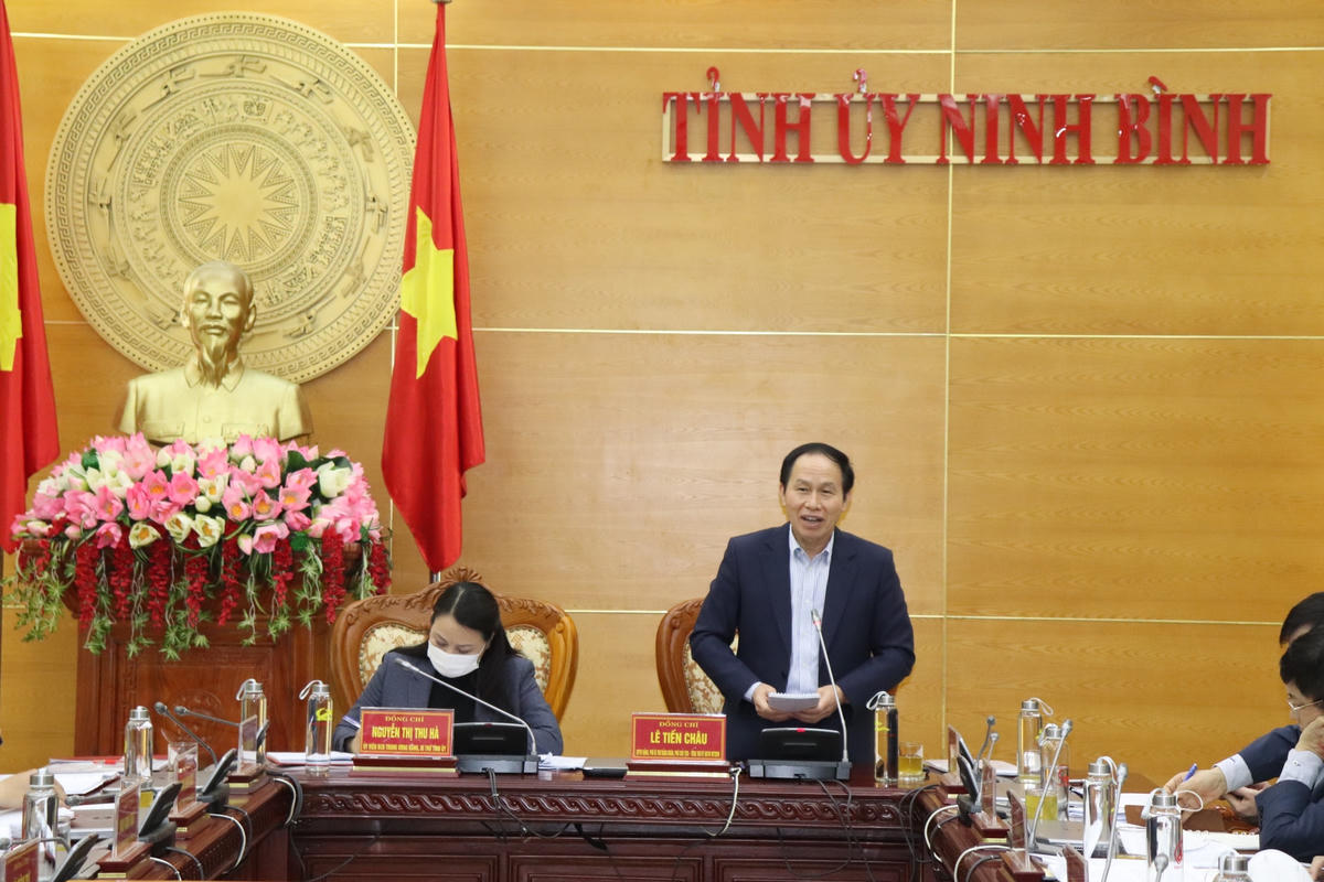 Ông Lê Tiến Châu, Ủy viên Trung ương Đảng, Phó Bí thư Đảng đoàn, Phó Chủ tịch - Tổng Thư ký UBTƯ MTTQ Việt Nam phát biểu tại buổi làm việc.