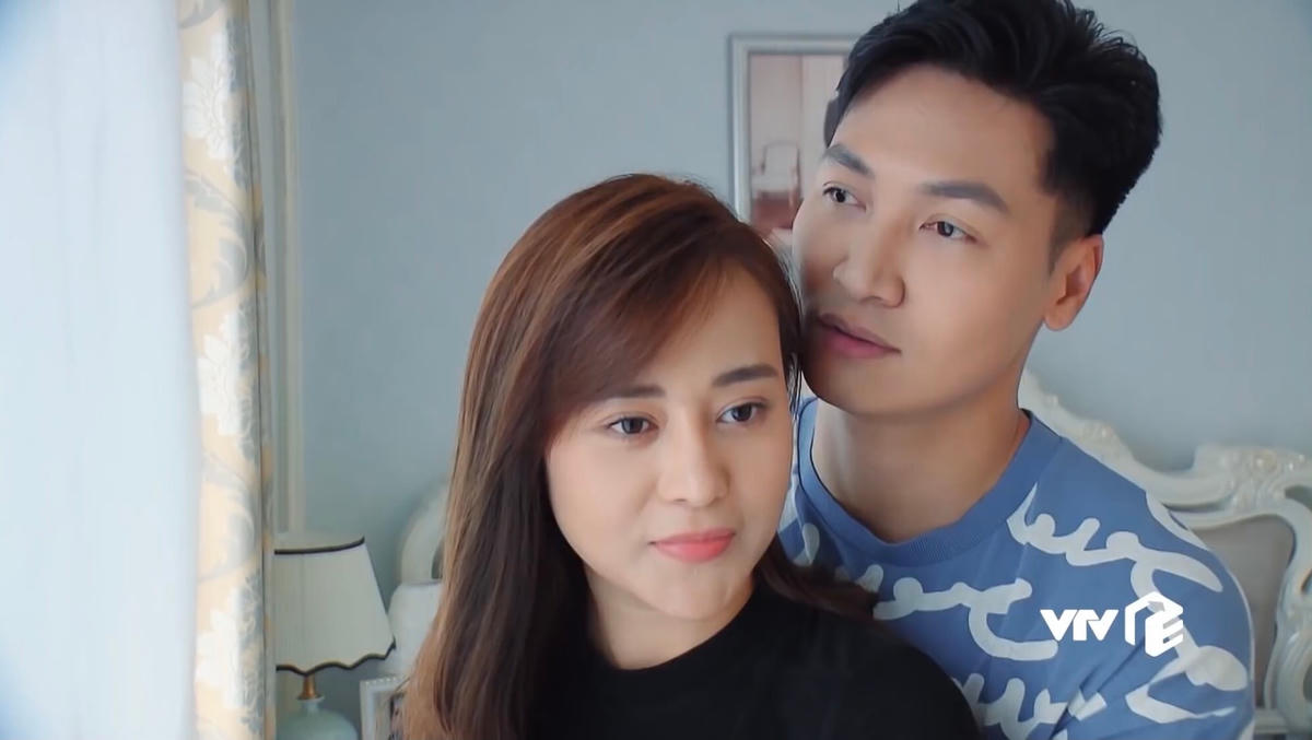 Nam thắc mắc với chồng về lý do mẹ ghét mình. Ảnh: CMH.