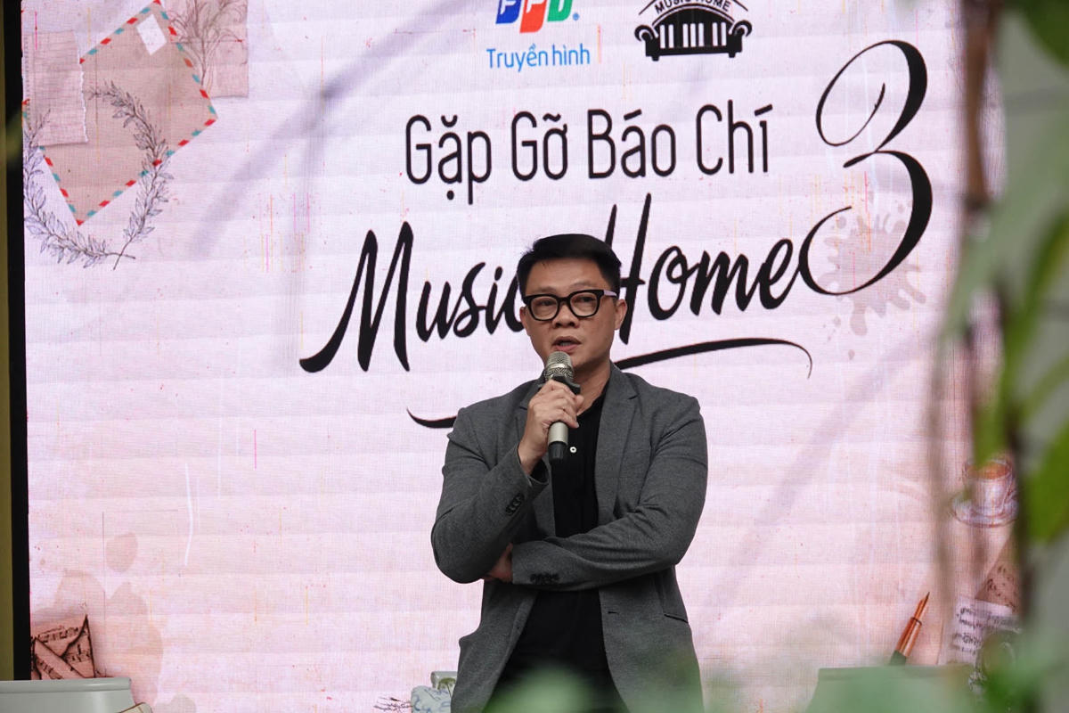 Nhà báo Trần Quang Minh chia sẻ tại buổi gặp gỡ báo chí.