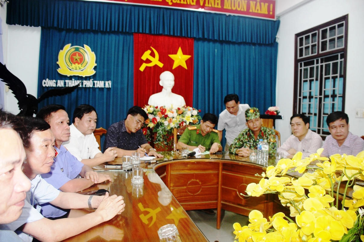 Quang cảnh họp báo vụ bắt đối tượng Triệu Quân Sự.
