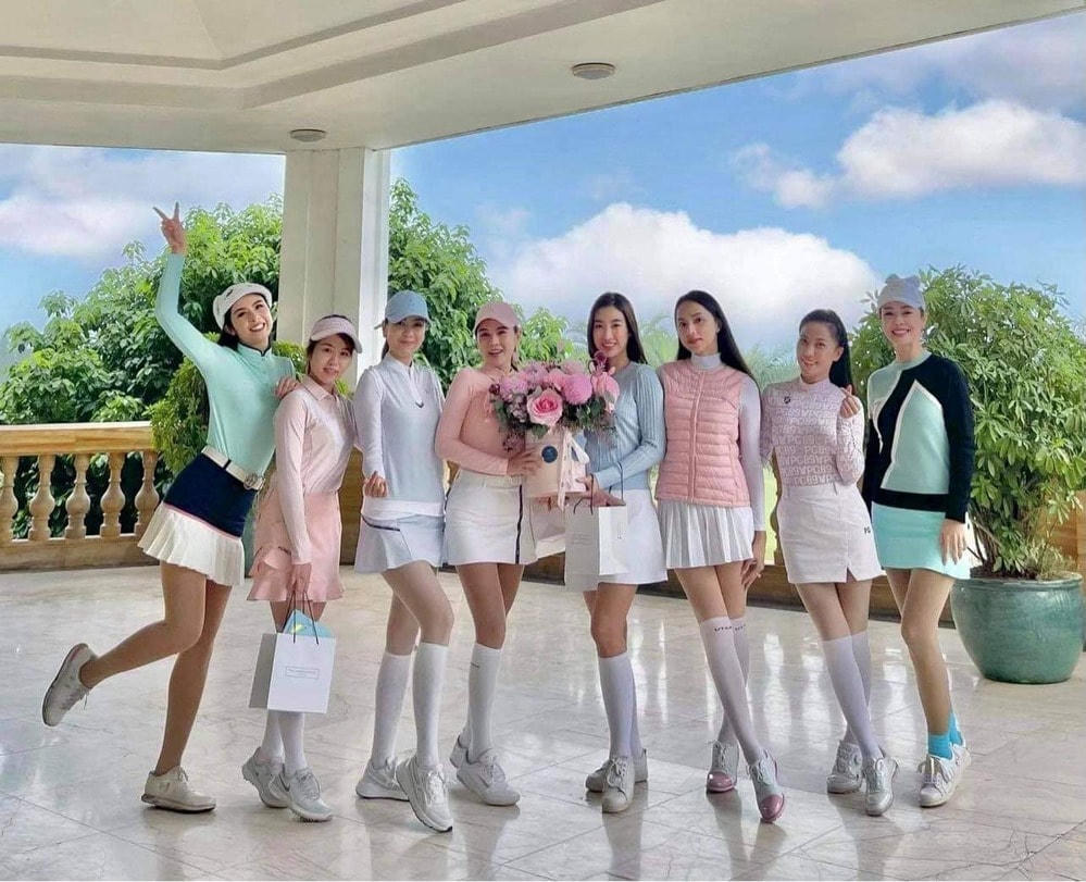 Hội bạn thân mới toàn hoa hậu của Hương Giang.