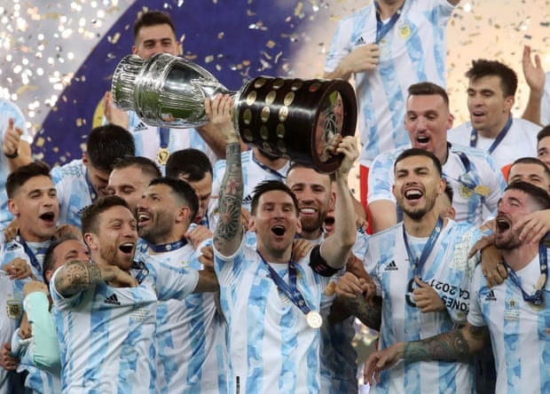 Messi chấm dứt cơn hạn hán danh hiệu khi Argentina đánh bại Brazil để giành Copa America.