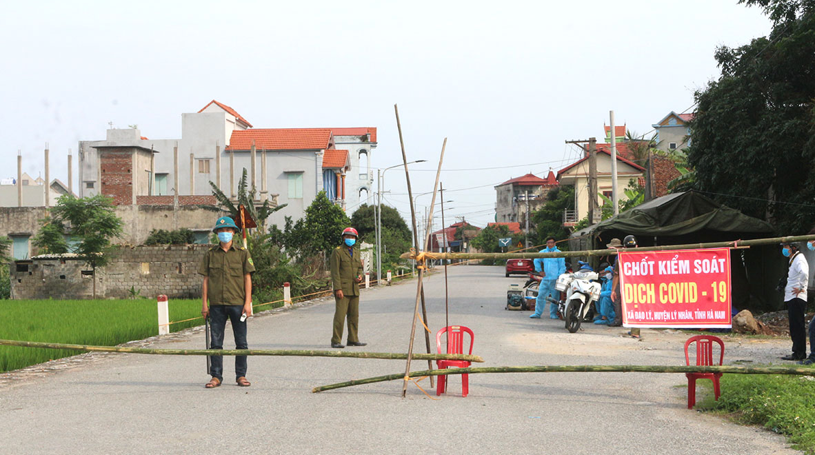 Chốt kiểm dịch phòng chống dịch Covid-19 tại thôn Quan Nhân, xã Đạo Lý, huyện Lý Nhân. Nguồn: Báo Hà Nam.
