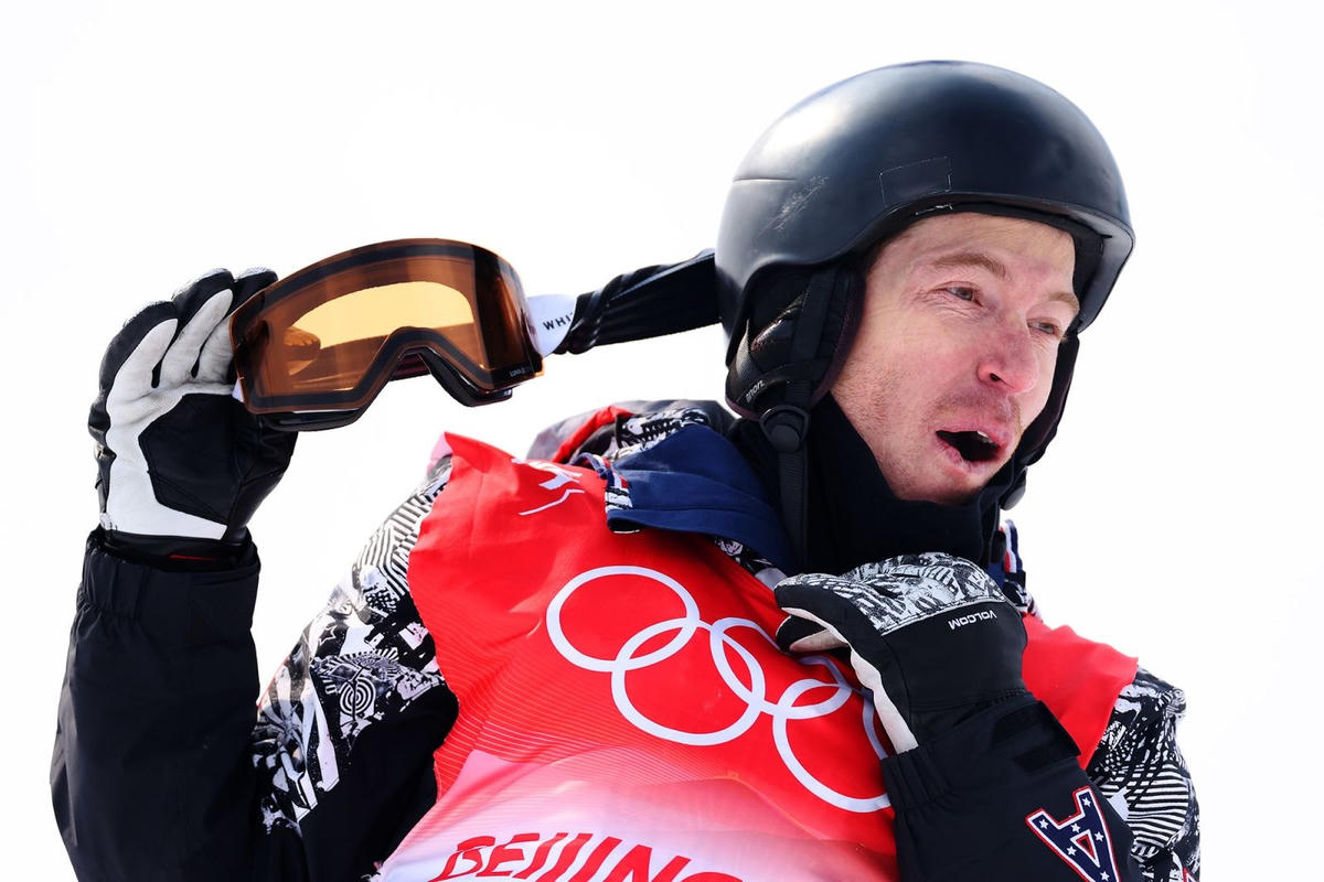 Cảm xúc của vận động viên trượt tuyết người Mỹ Shaun White sau khi kết thúc lần chạy thứ hai ở hiệp thi đấu. Anh đã bị ngã trong lần thi đầu tiên. Đây là Thế vận hội thứ năm và cuối cùng của White, người đã giành được tấm HCV vào các năm 2006, 2010 và 2018.