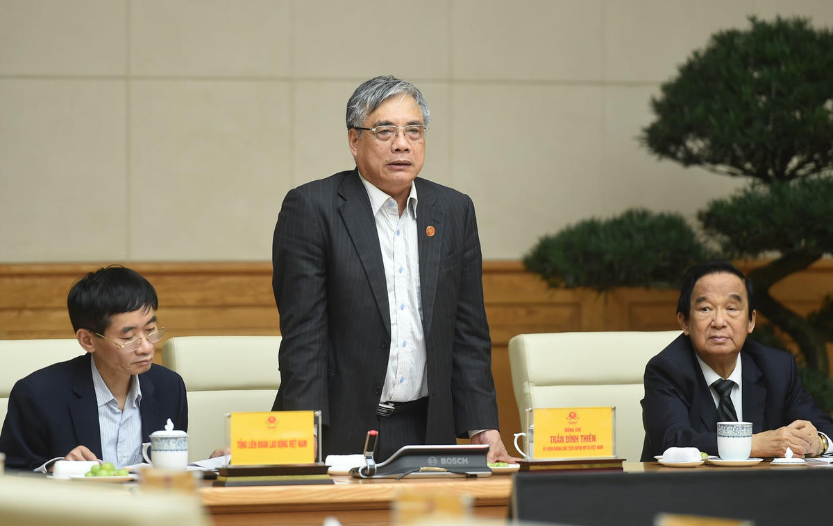 PGS.TS Trần Đình Thiên, Chủ nhiệm HĐTV về kinh tế UBTƯ MTTQ Việt Nam phát biểu tại Hội nghị.  