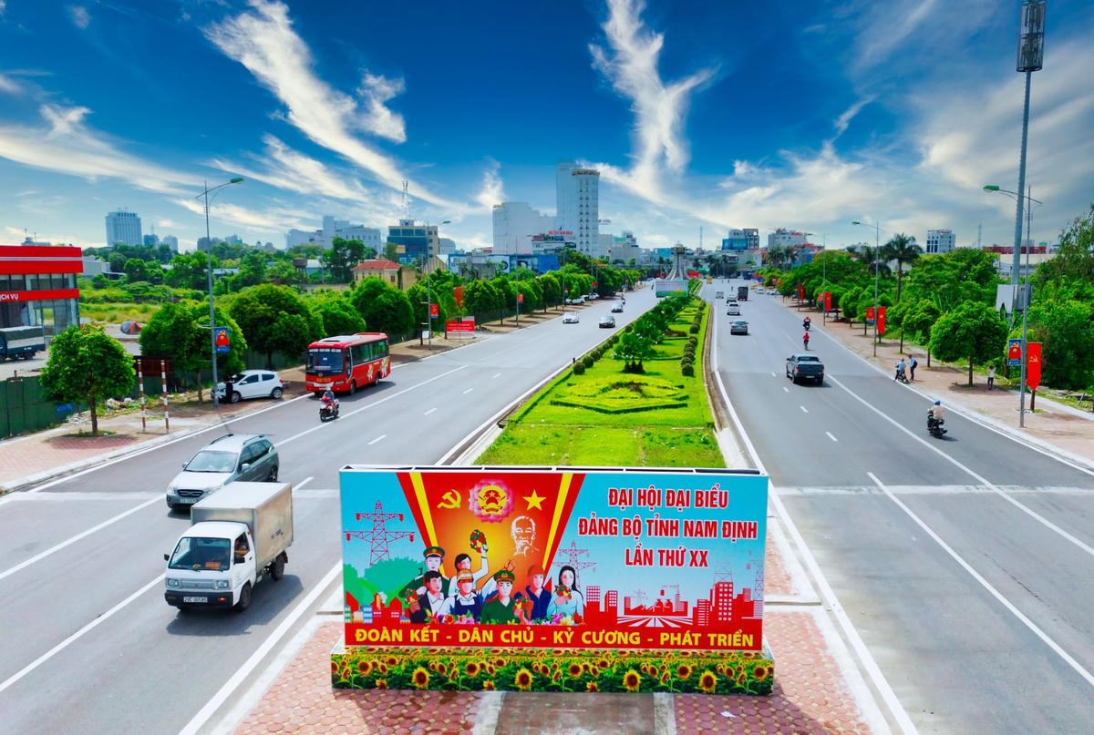 Đại lộ Thiên Trường.