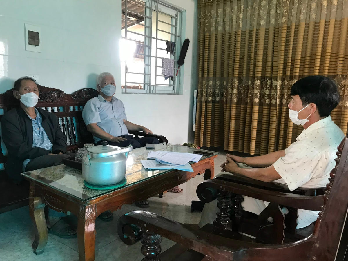 Các hộ dân bức xúc phản ánh với phóng viên Báo Đại Đoàn Kết về những điểm bất cập của Kết luận 66/KL-UBND