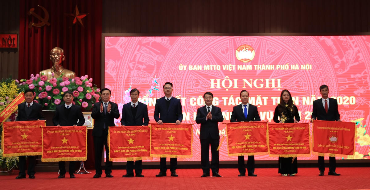 Các đơn vị được nhận cờ thi đua xuất sắc toàn diện của Mặt trận Trung ương.