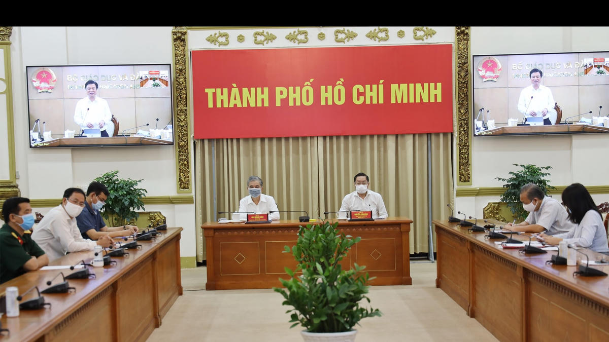 Phó Chủ tịch UBND TP Ngô Minh Châu chủ trì cuộc họp tại điểm cầu TP HCM.