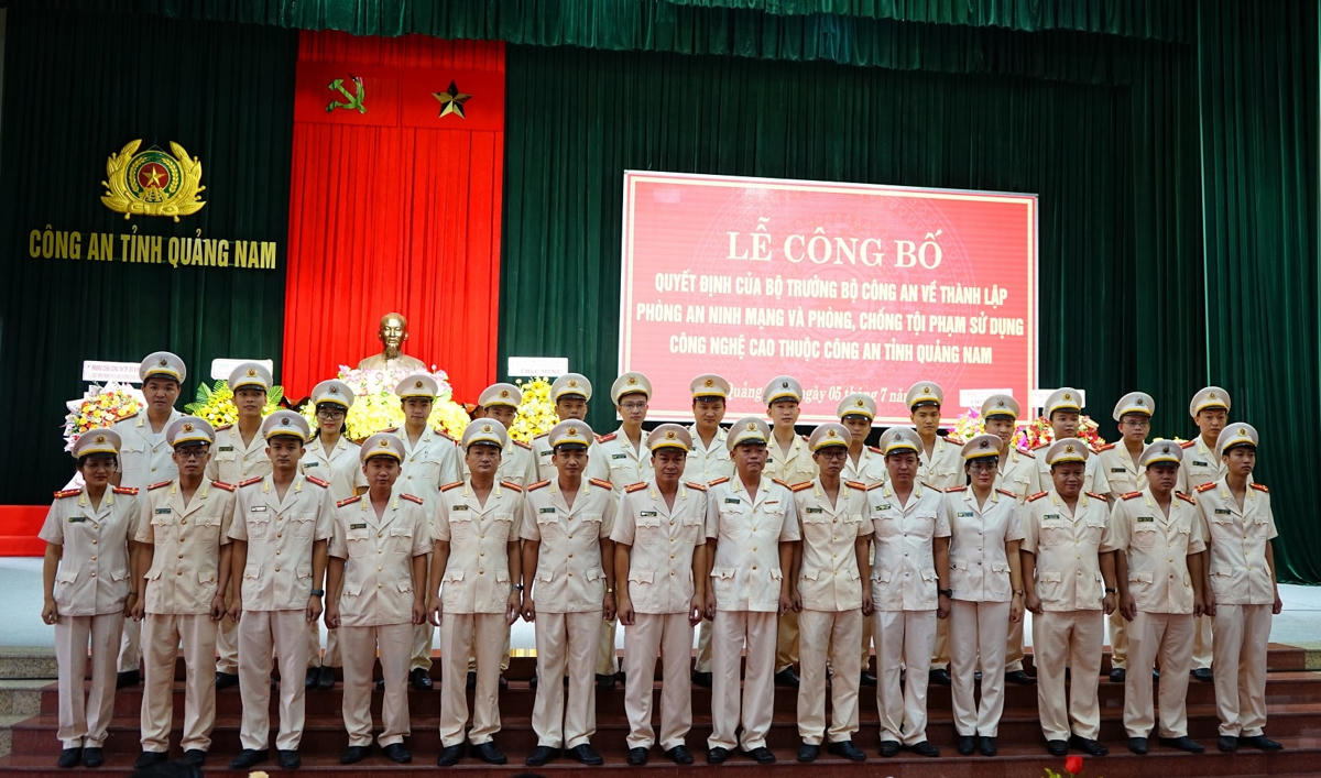 Các cán bộ, chiến sĩ được điều động nhận nhiệm vụ Phòng PA05, Công an tỉnh Quảng Nam.