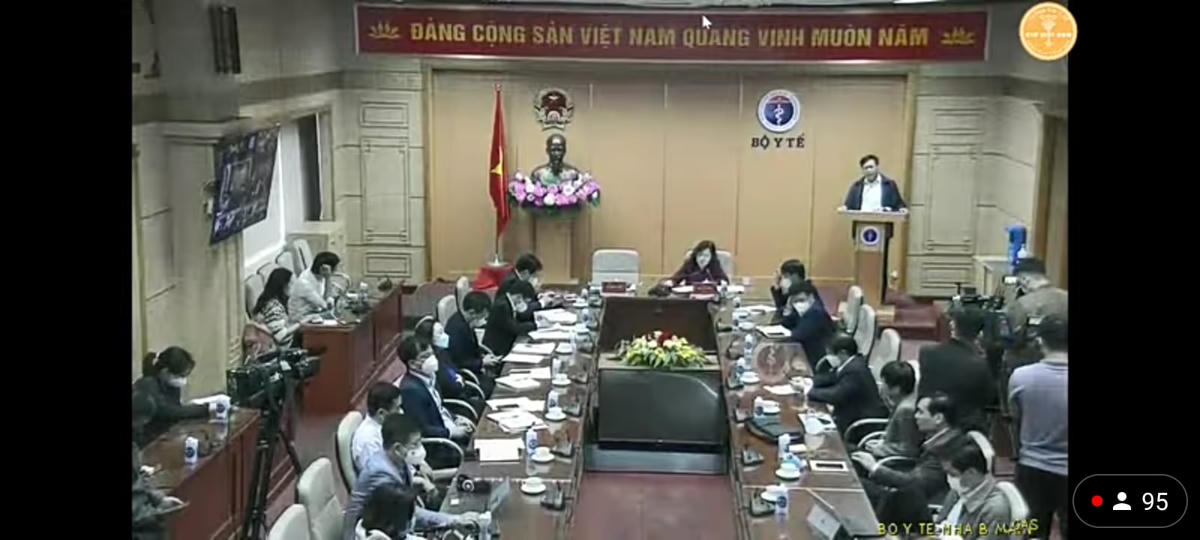 Thứ trưởng Bộ Y tế Đỗ Xuân Tuyên phát biểu tại hội nghị.