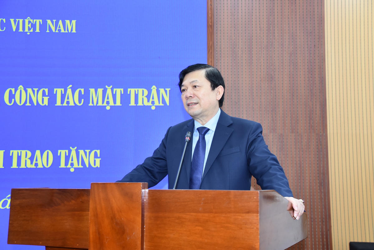 Phó Chủ tịch Nguyễn Hữu Dũng phát biểu tại Lễ tiếp nhận.