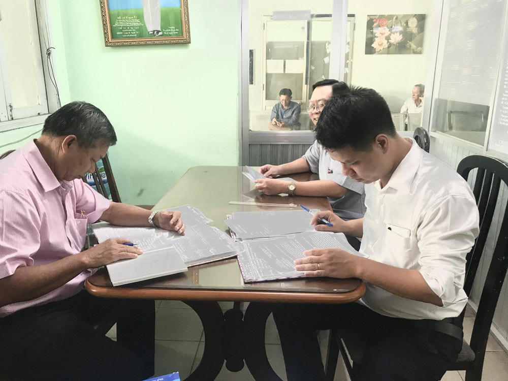 Các thành viên trong đoàn giám sát hoạt động tiếp công dân tại Sở Tài nguyên và Môi trường.
