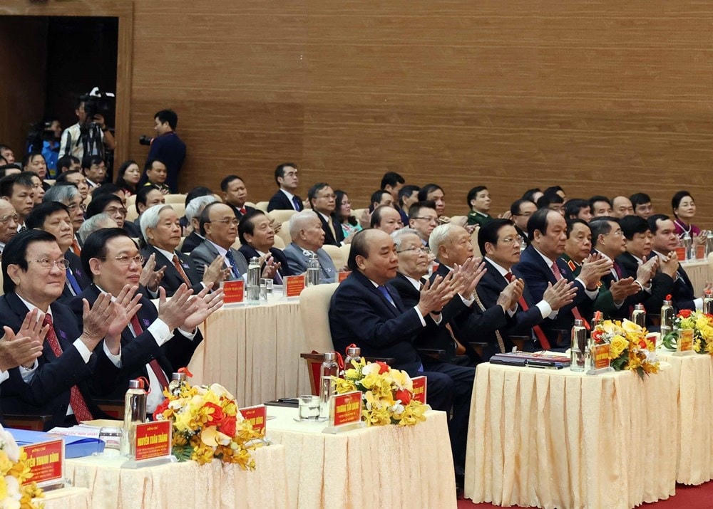 Ủy viên Bộ Chính trị, Thủ tướng Nguyễn Xuân Phúc và các đại biểu tại phiên khai mạc Đại hội đại biểu Đảng bộ tỉnh Nghệ An lần thứ XIX. (Ảnh: Thống Nhất/TTXVN).