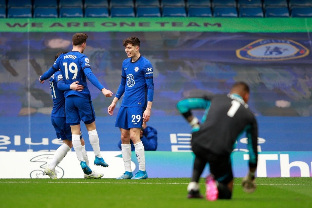 Các cầu thủ Chelsea ăn mừng sau khi mở tỉ số trận đấu.