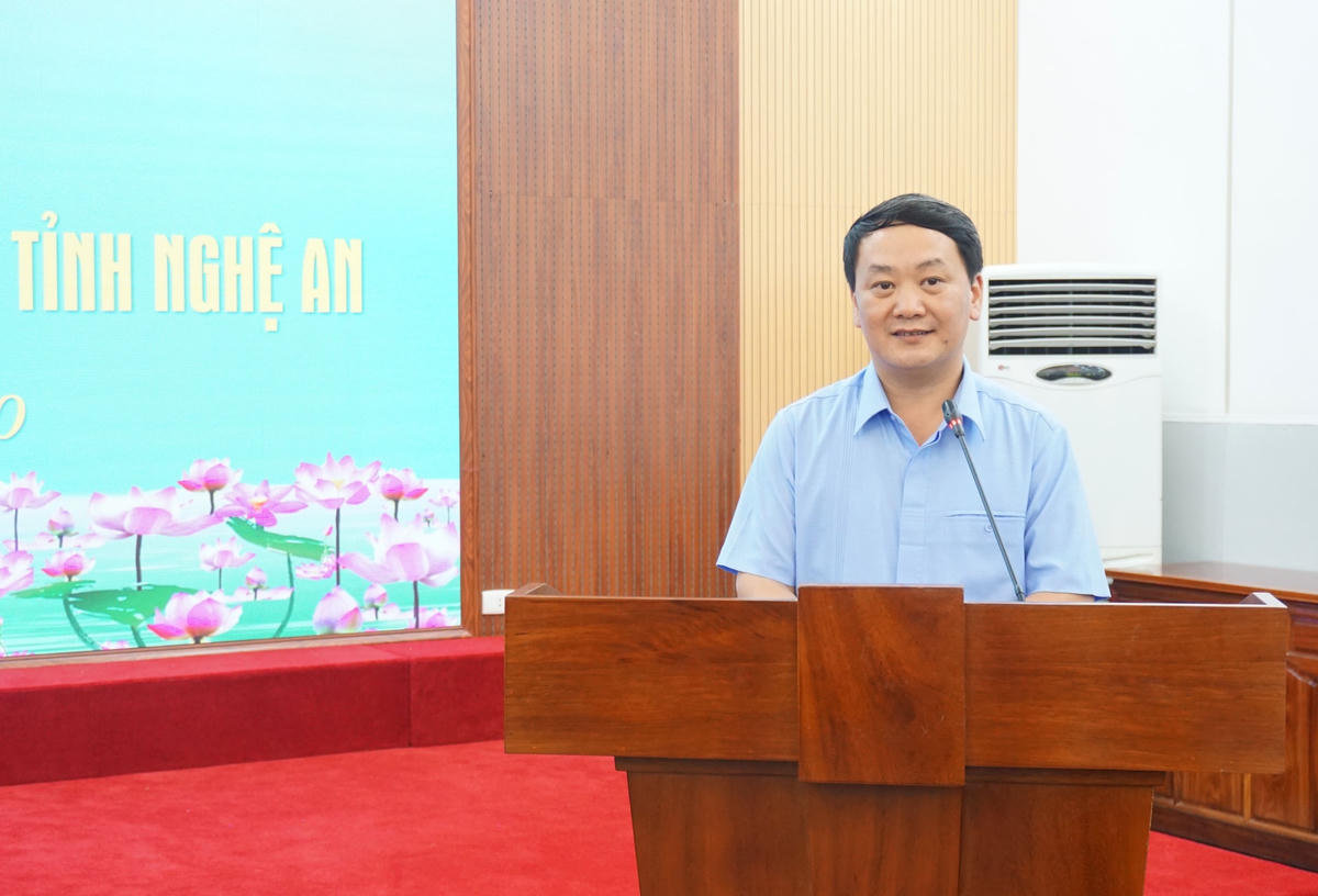 Phó Chủ tịch - Tổng Thư ký Hầu A Lềnh phát biểu tại buổi tiếp đoàn.