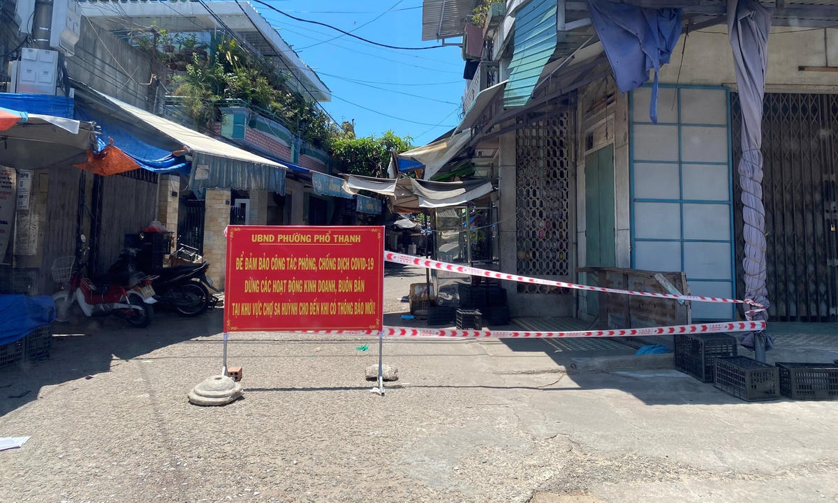 Một khu vực phong tỏa ở phường Phổ Thạnh.