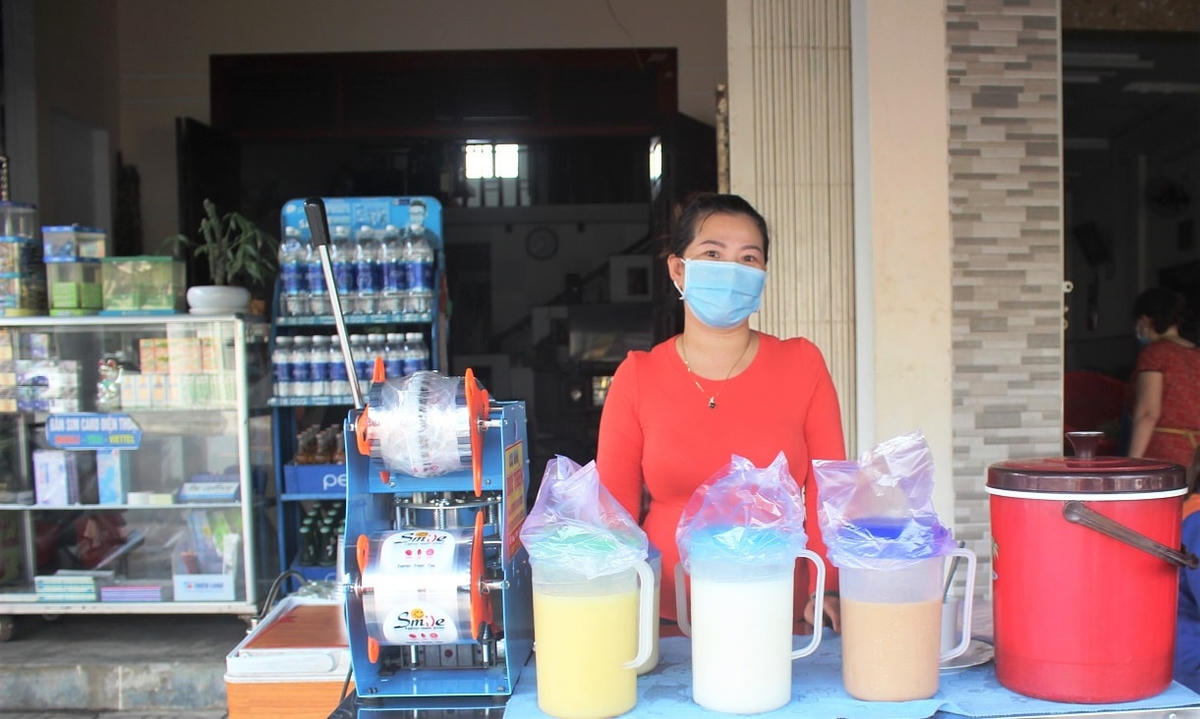 Cửa hàng chị Ly còn phục vụ nhưng ý thức trong việc chống dịch.