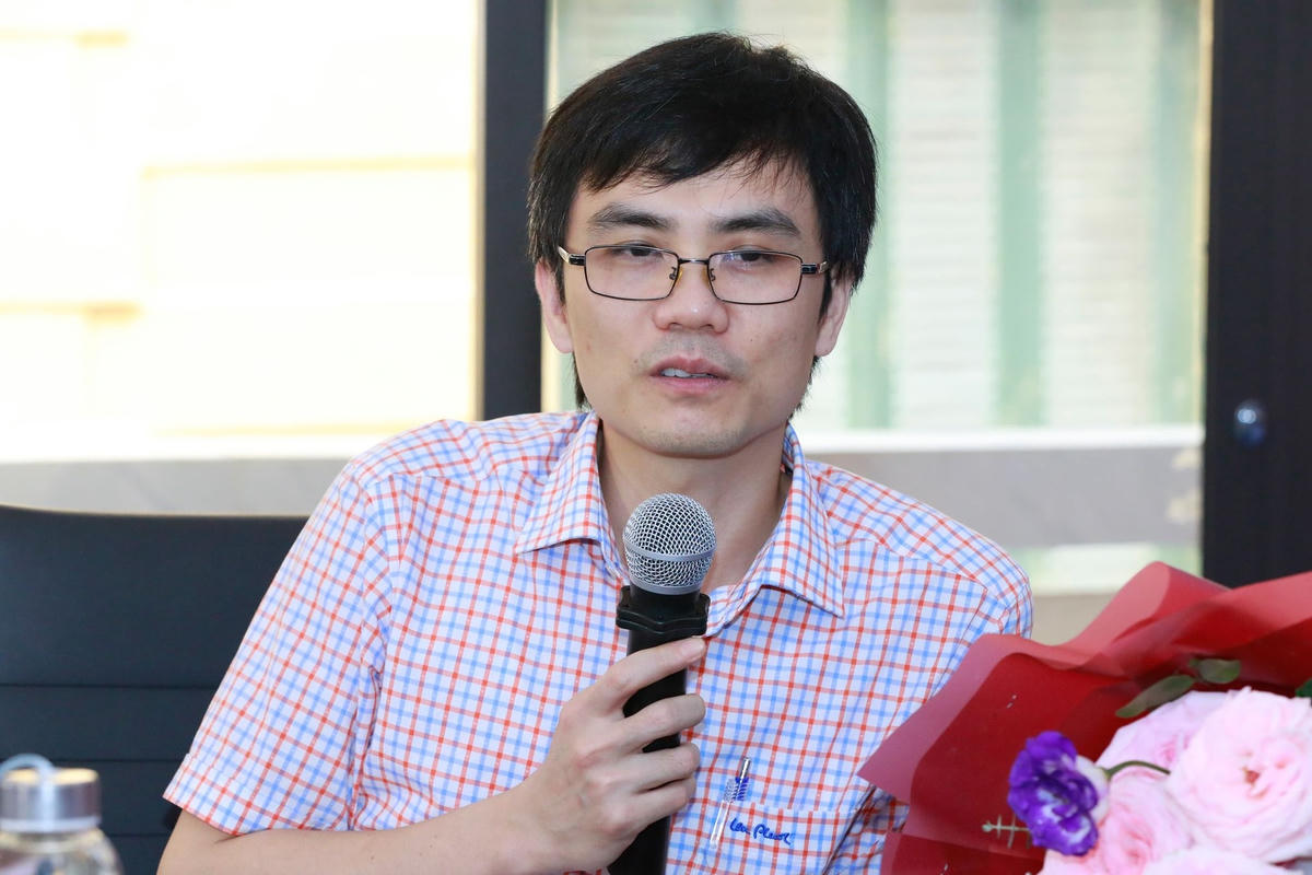 Bác sỹ Nguyễn Quốc Nhật trả lời các câu hỏi của độc giả tại buổi giao lưu trực tuyến. Ảnh: Quang Vinh.