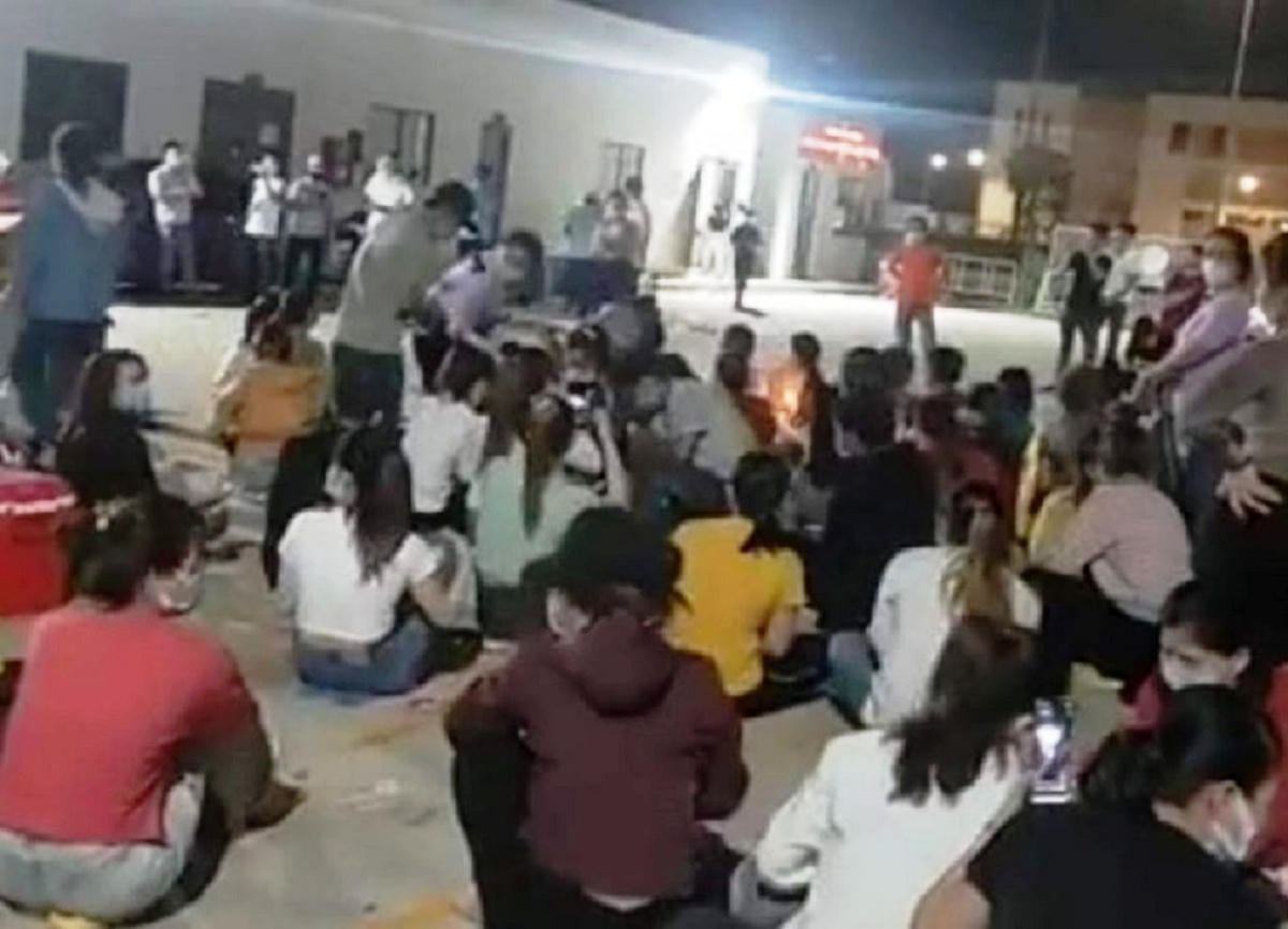 Nhóm công nhân tụ tập ca hát vi phạm phòng, chống dịch bệnh.