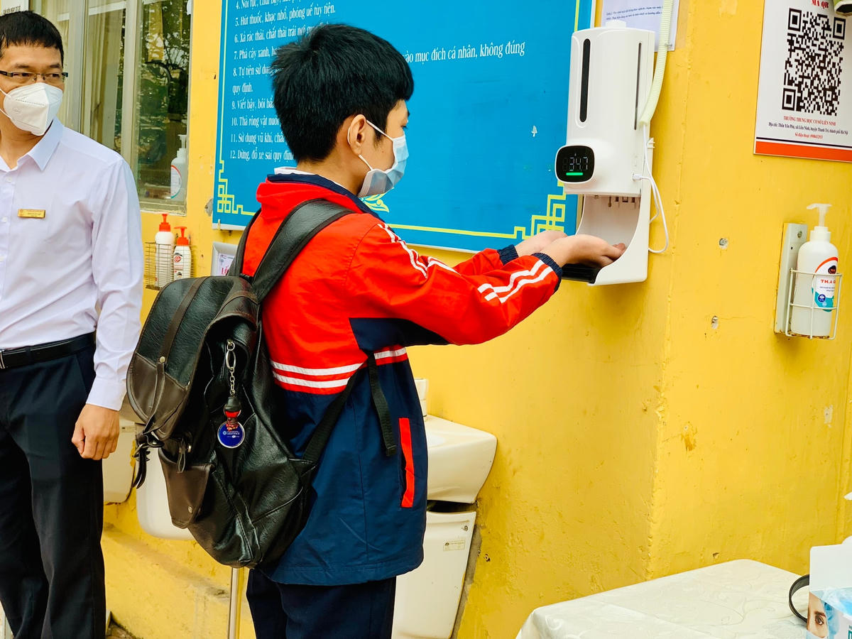 Thành phố Hà Nội thuộc nhóm các tỉnh, thành phố tổ chức kết hợp dạy học trực tiếp, trực tuyến và qua truyền hình.