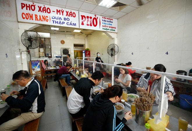 Nhà hàng, quán cà phê tại Hà Nội được mở cửa trở lại từ 0h ngày 2/3. Nguồn: SKĐS.