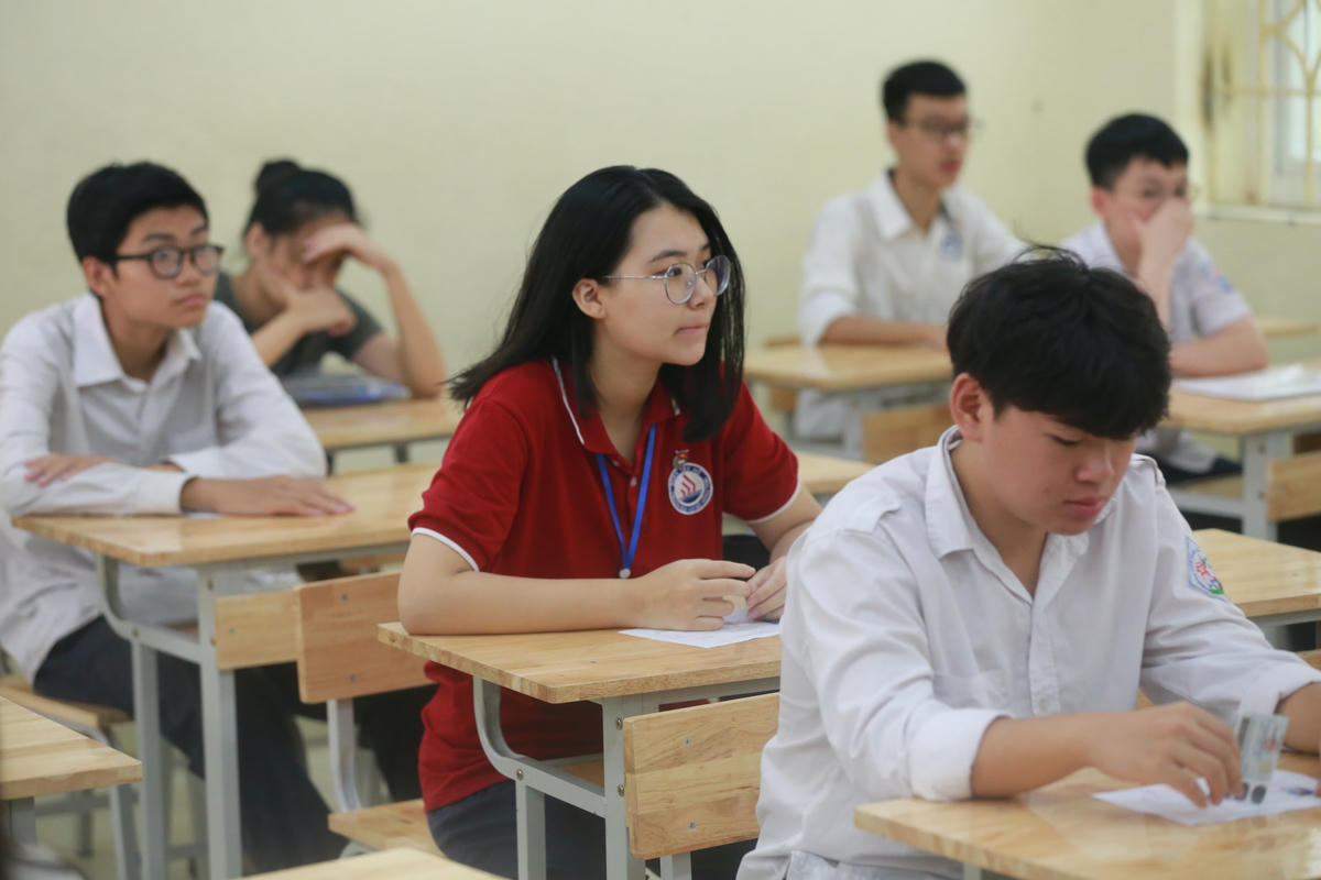 Thí sinh dự thi lớp 10 THPT ngày 17/7 tại Hà Nội. Ảnh: Quang Vinh.