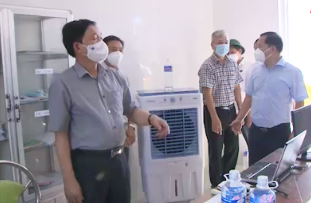 Bí thư tỉnh ủy Hồ Quốc Dũng cùng đoàn công tác kiểm tra phòng chống dịch Covid-19 tại Bệnh viện Đa khoa tỉnh Bình Định.