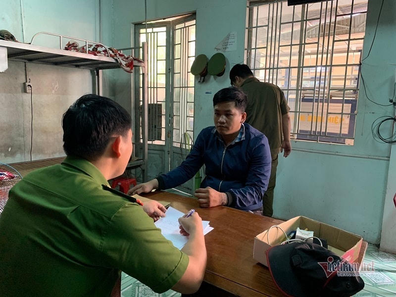 Lê Tấn Thành tại cơ quan công an