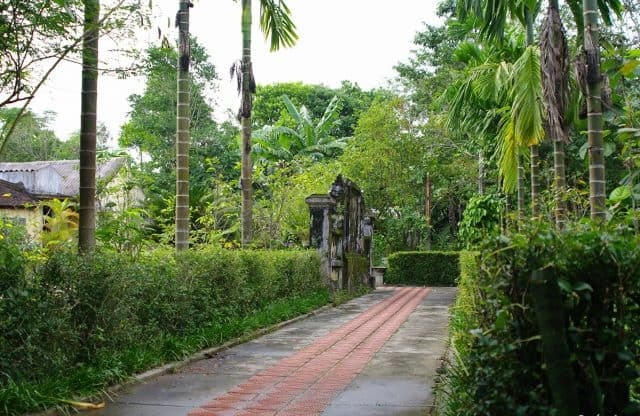 Một đoạn đường rất đẹp trong làng cổ Phước Tích.