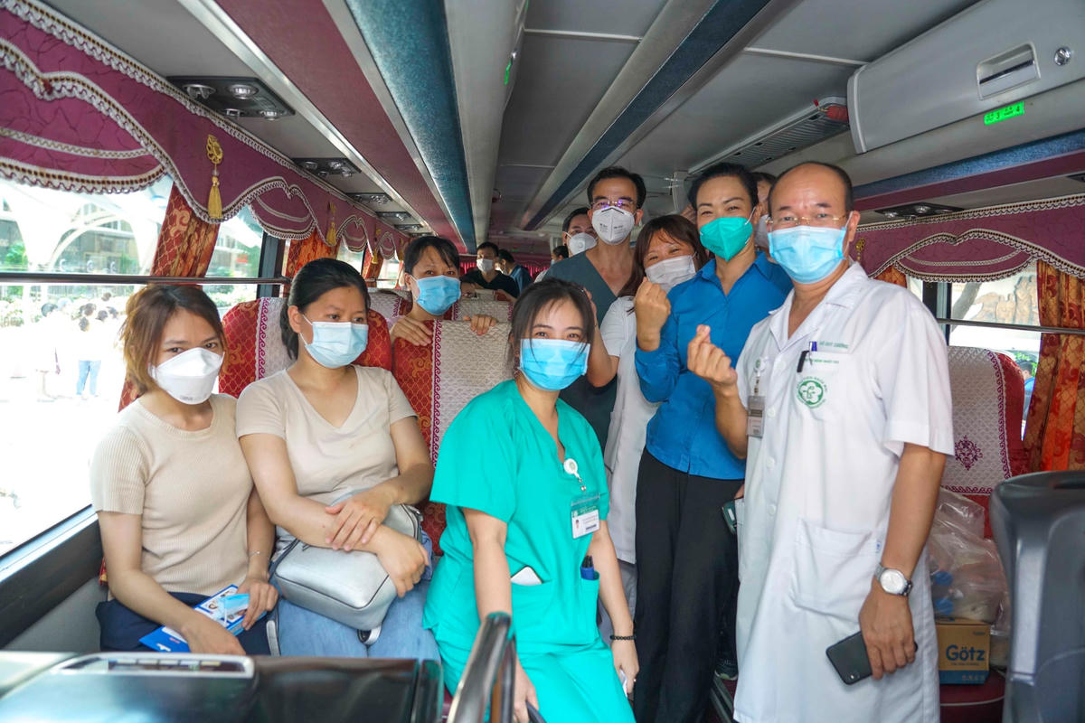 Các y bác sĩ trước giở "xuất kích".