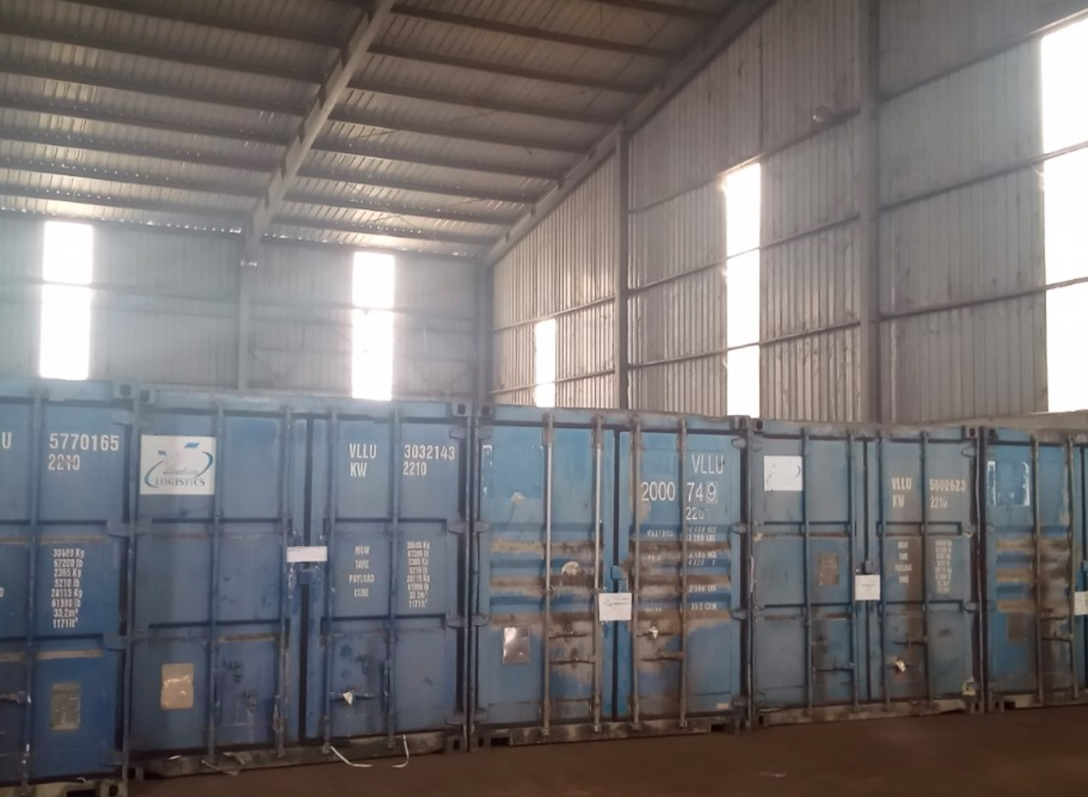 Toàn bộ số hàng tại tổng kho lậu của Trần Thành Phú được chất vào trong 34 contaniner.