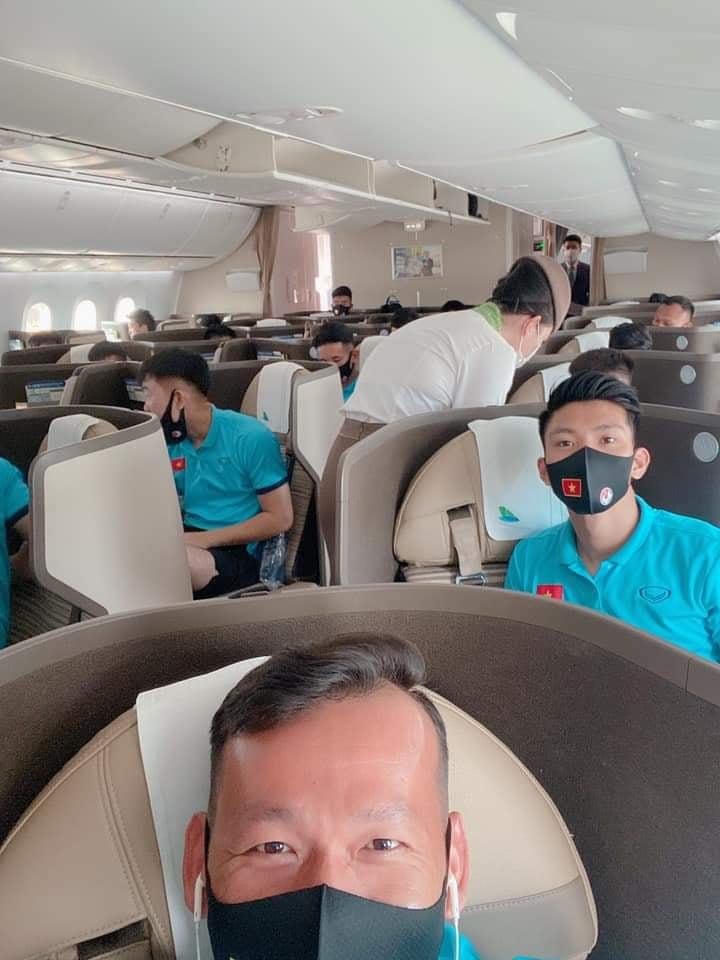 Đội tuyển Việt Nam bay thẳng bằng chuyên cơ nên tiết kiệm được nhiều thời gian di chuyển.