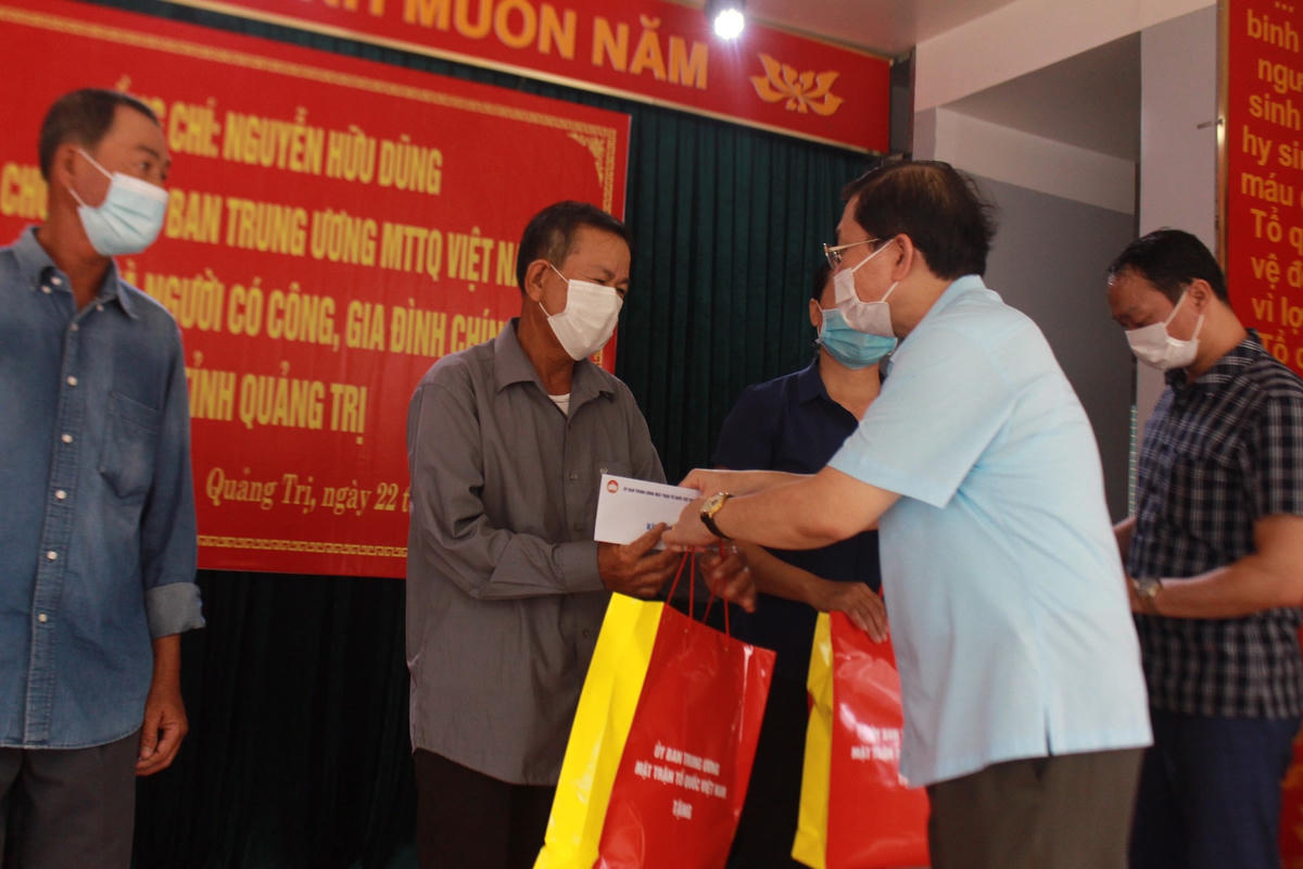 Tri ân công lao của các anh hùng liệt sĩ và người có công với cách mạng 