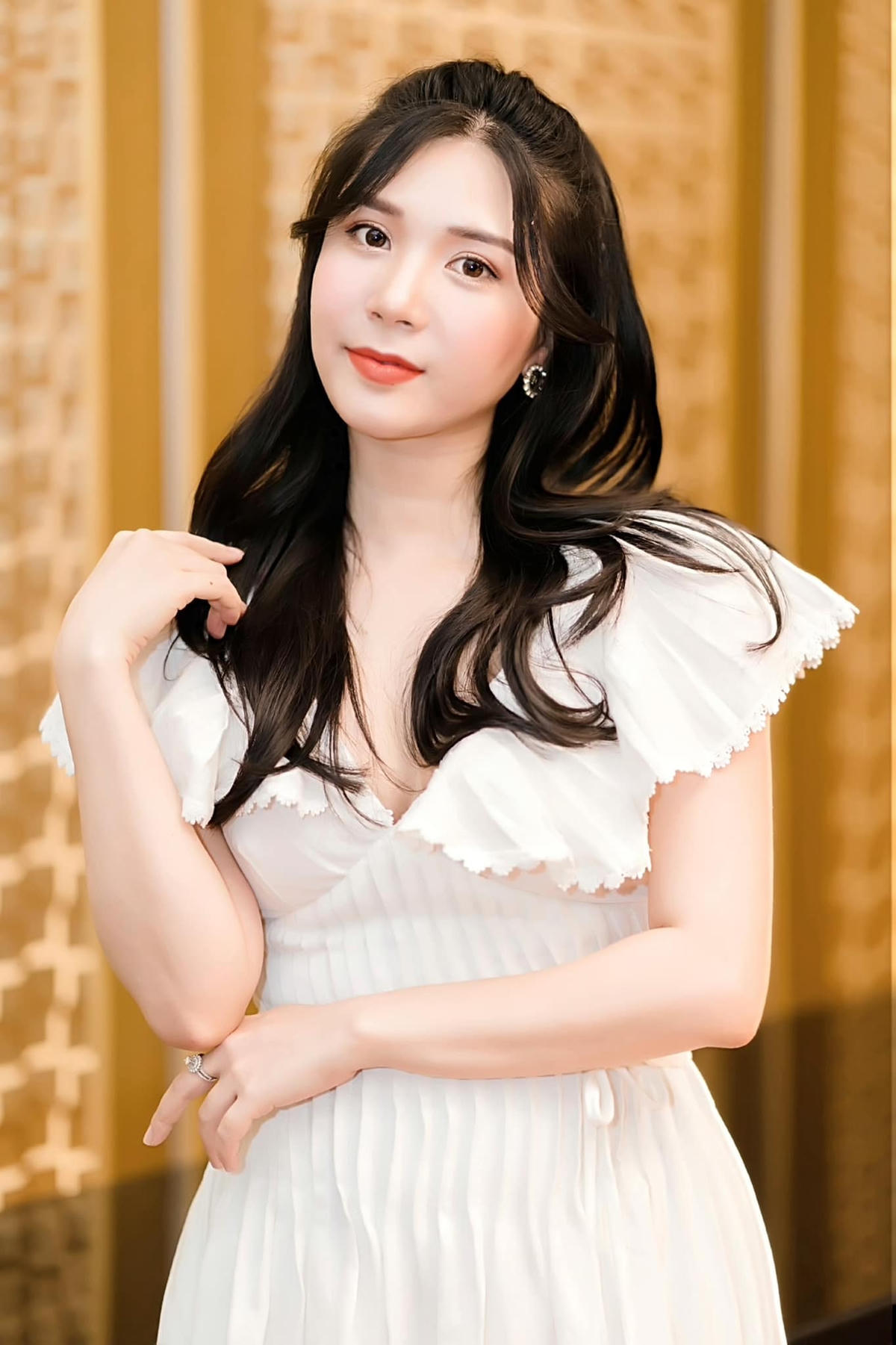 Dù trong phim hay ngoài đời, Thanh Bi đều gây chú ý với phong cách ăn mặc gợi cảm. Thanh Bi được cộng đồng mạng biết đến và yêu mến nhờ sở hữu vóc dáng quyến rũ và nụ cười xinh đẹp.